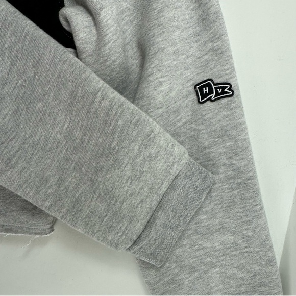 NWOT Hype and Vice UMASS Cropped Sweatshirt Womens Small Gray Black Colorblock - Picture 7 of 7